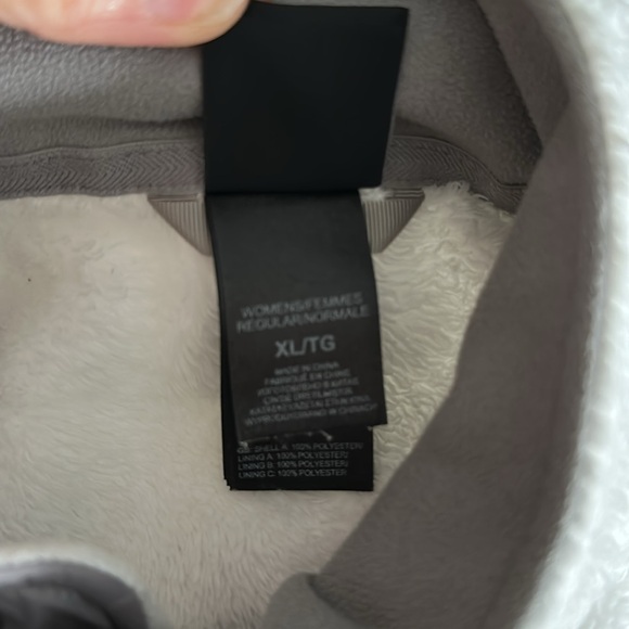 The North Face Women's White Fleece Jacket - Picture 8 of 8